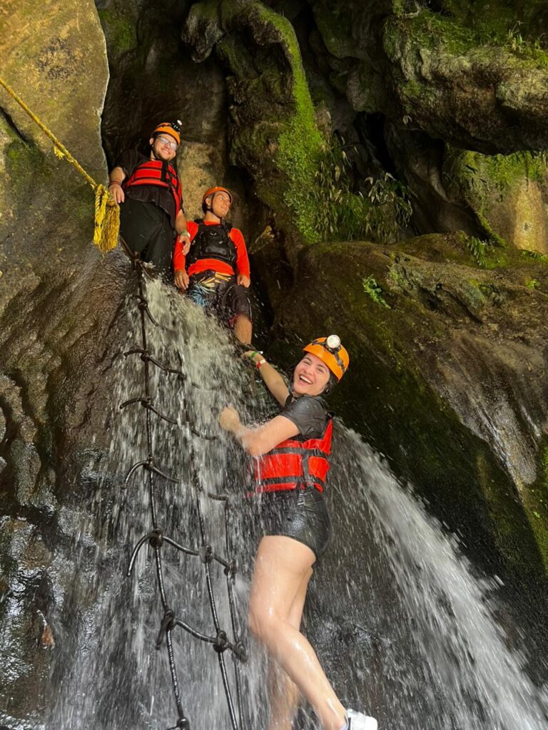 Rio Claro Tubing cavernas 1